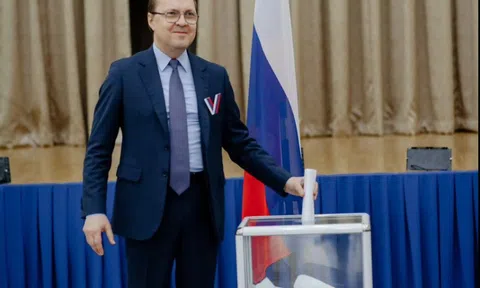 Những hình ảnh bỏ phiếu bầu tổng thống Nga tại Việt Nam