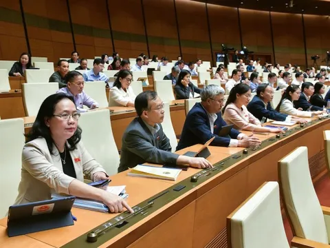 Quốc hội chốt ngưỡng doanh thu không chịu thuế VAT là 200 triệu đồng/năm