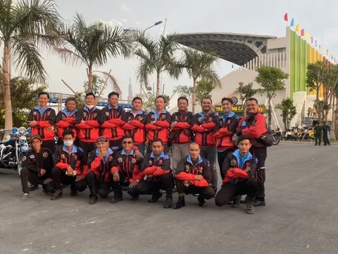 Sơ đồ phối hợp  tổ Môtô hợp tác cùng trọng tài trong một giải đua xe đạp đường trường.